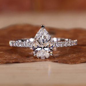 แหวนหมั้นแบบซ่อนเพชรทรงลูกแพร์ 1.0 2.0 กะรัต เพชรเลี้ยงในห้องปฏิบัติการคุณภาพ FVS1 รับรองโดย IGI แหวนแต่งงานแบบฝังเพชร เพชรเม็ดเดี่ยว - Product Image 1