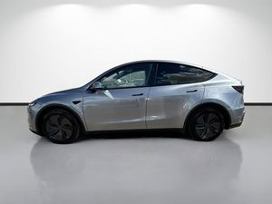 Un excellent modèle d'occasion Tesla Model Y Long Range AWD 2026 avec moteur électrique et boîte à double embrayage à 1 vitesse - Product Image 6