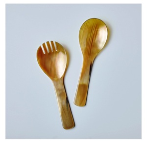 2Pcs Cuillères en corne de buffle Petites cuillères à caviar Vaisselle de dîner Vente chaude Ensemble de bols Fabriqué en Inde Comprend un service à salade en bois - Product Image 6