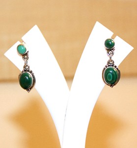 Boucles d'oreilles pendantes artisanales en argent sterling 925 du Népal avec malachite, élégantes pour un cadeau de studio de yoga - Product Image 4