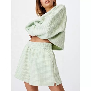 2022 nouveau Design femmes gaufré tricoté survêtement court ensemble ample Fitness séchage rapide respirant sweat brodé solide pull - Product Image 3