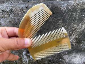 Peine Desenredante Antiestático de Dientes Anchos Hecho a Mano con Cuerno de Búfalo Natural Pulido para el Cuidado del Cabello Grueso, Rizado y Largo - Product Image 2