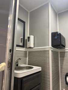 Toilettes mobiles à 4 postes + LIVRAISON GRATUITE POUR TOUTES - Product Image 3