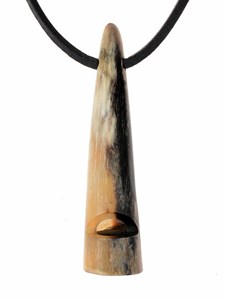Vente en gros de sifflet en corne de buffle fait main de qualité supérieure avec cordon en cuir et style animal poli - Product Image 5