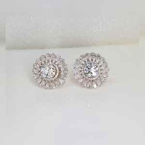 ต่างหูชุบทอง14K สุดหรูของผู้หญิงออกแบบลายดอกไม้ใสประดับเพชรทรงกลมสวยงาม - Product Image 1