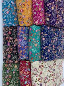 ผ้าเครปบริสุทธิ์พิมพ์ลายแฟนซีธรรมชาติสำหรับฤดูหนาวเสื้อผ้าอินเดียและปากีสถานสำหรับ lahenga kurti - Product Image 3