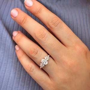 แหวนเพชรสีขาว10x8มม. รูปไข่สีขาวแหวนหมั้นชุบทอง18K ประดับหินด้านข้างเครื่องประดับสำหรับเจ้าสาว - Product Image 2