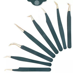 Pinzas Profesionales Antimagnéticas Kaamir KI-LT-2604 de Punta Lisa, Color Verde Oscuro y Dorado, 10MM, Acero Inoxidable, para Extensión de Pestañas - Product Image 1