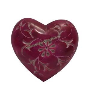 Cœur en pierre ollaire artisanal avec des motifs sculptés et gravés complexes, parfait pour la décoration intérieure élégante et les idées de cadeaux uniques - Product Image 6