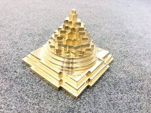 May mắn và tràn đầy sinh lực shri Sri meru <span class=keywords><strong>yantra</strong></span> bằng đồng nguyên chất và vàng được đánh bóng với in cắt chết cho sức mạnh tâm linh 2 inch - Product Image 4