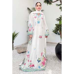 Robe à imprimé floral Fiore - Haut tendance pour femmes - Product Image 1