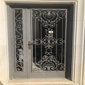 Portes d'entrée en fer forgé fabriquées au Vietnam avec 100 de métal vietnamien et volutes artistiques pour des maisons intemporelles et élégantes - Product Image 4