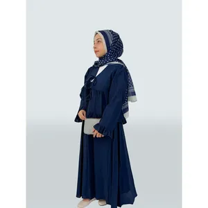 Conjunto de Dos Piezas para Mujer Elaya, con Cierre Frontal y Volantes, Tela Crepé, Diseño Transpirable - Product Image 1