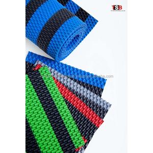 Rouleau de tapis de verrouillage à chaîne en PVC de qualité d'exportation revêtement de sol antidérapant imperméable pour usage industriel et commercial disponible au meilleur prix - Product Image 1