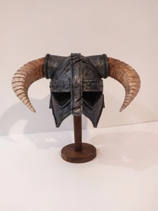 Casco de acero vikingo hecho a mano personalizado con calidad de cuerno casco griego usable de cuero DIY regalo de disfraz para amigos soporte OEM - Product Image 6