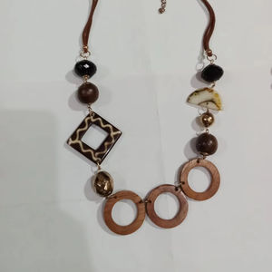 Collier pendentif en résine imitation perle de haute qualité pour femmes et filles, design tendance de perles pour mariages et fêtes, vente chaude - Product Image 1