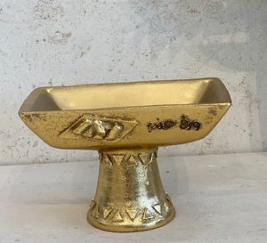 Présentoir de table luxueux fait à la main design forgé couleur or taille profonde en aluminium coulé métal servant en acier inoxydable - Product Image 3