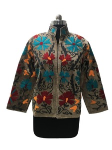 Chaqueta de terciopelo transpirable de longitud corta para mujer hecha a mano Multicolor Suzani bordado Diseño Floral chaqueta artesanal - Product Image 2