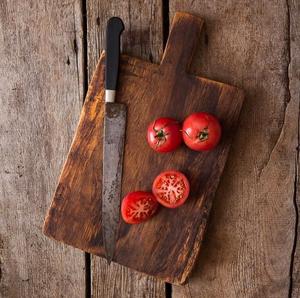 Planche à découper en bois écologique fabriquée à partir de bois durable offrant une surface de coupe sûre et naturelle - Product Image 5