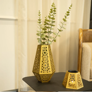 Vase en forme de flûte en or champagne avec une base lestée pour des tables d'événements élégantes. Disponible à prix de gros. - Product Image 3