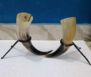 Cuerno Vikingo para Beber de Alta Calidad, Cuerno de Búfalo Pulido, Hecho a Mano, Regalo Empresarial, Soporte de Hierro, Decoraciones Navideñas Naturales - Product Image 3