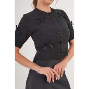 เสื้อคาร์ดิแกนถักแขนสั้นสีแอนทราไซต์สำหรับผู้หญิง ขายส่ง ดีไซน์โบว์ริบบิ้น - Product Image 1