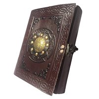 Carnet de notes médiéval en cuir fait main NEW ERA, reliure cousue, couverture rigide, papier épais non ligné, cadeau vintage avec détails métalliques embossés