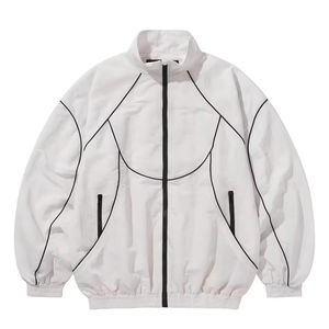 Veste imperméable de course à pied sportive personnalisée avec passepoil réfléchissant Vestes coupe-vent zippées en nylon froissé légère personnalisées pour hommes - Product Image 6