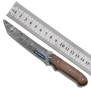 Couteau de chasse personnalisable fait main DD-DAM-401 lame en acier damas avec manche en bois de noyer exotique et étui en cuir gaufré - Product Image 2