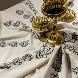 Mantel Cuadrado de Lino y Algodón Hecho a Mano de 155x155cm con Estampado Floral para Hogar, Cafetería u Hotel - Product Image 1