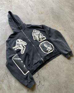 Sweat-shirt à capuche vintage découpé et cousu avec impression graphique, délavé à l'acide, avec patchs lourds personnalisés pour hommes - Product Image 1