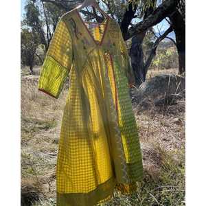 Vestido Jamdani Ikat Green Meadow, Elegante, Casual, para Club, Talla XS, Cintura Imperio, Transpirable, Largo hasta la Rodilla, Cierre Personalizado, ODM - Product Image 3