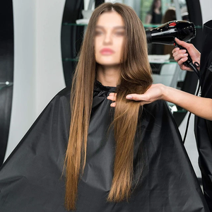 Nuevo Tipo de escote de silicona delantal de corte de pelo profesional impermeable poliéster negro capas de peluquero herramienta de estilismo de salón de barbería - Product Image 2