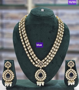 Bijoux pour femmes à la mode pour mariage fonction nuptiale pierre Kundan cloutée avec ensemble plaqué or Antique avec boucle d'oreille et Mangtika - Product Image 4