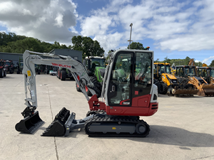 Mini-excavatrice Takeuchi TB230 neuve et d'occasion, excavatrice sur chenilles compacte, excavatrice hydraulique avec godet pour la construction - Product Image 3