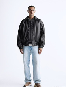 Veste en cuir pour homme personnalisée en similicuir vintage lisse monochrome imperméable avec fermeture éclair - Product Image 2