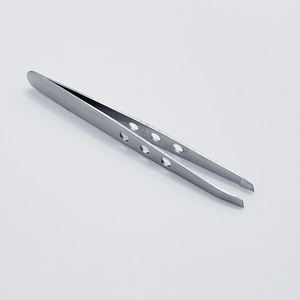 Pince à sourcils unique de la meilleure qualité avec finition sable incurvée à pointe inclinée - Product Image 3