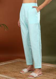 Pantalon en coton bleu doux et respirant pour femmes, avec poche fonctionnelle, coupe régulière, conçu pour un usage quotidien, décontracté, de bureau, de voyage - Product Image 4