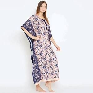 Slim Fit Viscosa Rayón Manga corta extendida Cuello redondo con tapeta de botones Melocotón Floral Maxi Kaftan - Product Image 4