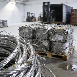 เศษลวดอะลูมิเนียมสีเงินสดใส 6063 ลวดอะลูมิเนียมที่สะอาดสำหรับผู้ผลิตโลหะผสมสำหรับการหล่อและการอัดขึ้นรูป - Product Image 2