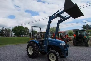 Holland T7.235 Tractor de oruga y caminar usado 40-70HP FPT Massey Engine 2WD & 4WD con componentes centrales Bomba Engranaje Caja de cambios - Product Image 3