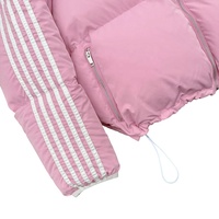 Veste d'hiver rembourrée rose personnalisée OEM avec capuche amovible, bande latérale sur la manche, cordon de serrage, manteau matelassé chaud pour homme