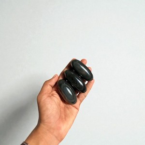 Pierre précieuse d'obsidienne arc-en-ciel authentique sculptée en lingam de Shiva - Qualité supérieure, cadeau d'affaires traditionnel de Feng Shui, fournisseur en gros - Product Image 4