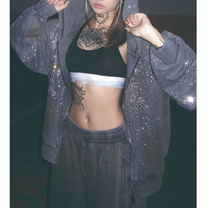 Sudadera con Capucha Personalizada de Corte Holgado con Cierre y Pedrería, Estilo Urbano, Hombros Caídos, Cierre con Cremallera, Lavado Diamante, Vintage para Mujer - Product Image 2