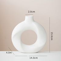 Vase en céramique élégant et tendance, taille S disponible en blanc ou noir