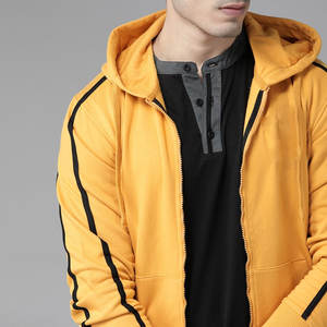 Sudadera con Capucha Premium para Hombre, Bordada, Color Amarillo Mostaza, Estilo Urbano |   Chaqueta con cremallera y franja lateral negra |   Gimnasio Deportivo Urbano de Invierno - Product Image 3