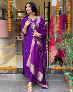 Traje de seda de algodón suave puro pesado con trabajo bordado y estampado pesado Jecquard Wiving con Zari Work Dupatta para niñas y mujeres - Product Image 3