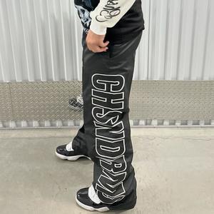 กางเกงกันลมผ้าไนลอนสำหรับผู้ชายกางเกงวอร์มติดกระดุมด้านข้างแฟชั่นแบบกำหนดเอง - Product Image 3