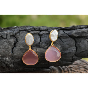 Aros de latón con acabado mate dorado y pedrería meenakari, hermosos aretes tradicionales de última moda para niñas y mujeres - Product Image 5