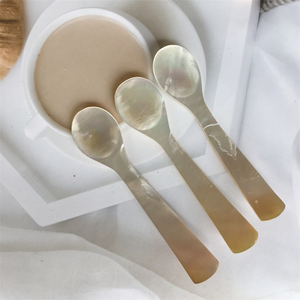 Cuillère en coquille de nacre Couverts faits à la main pour servir des aliments fins Beurre Truffe Sel et apéritifs élégants - Product Image 3